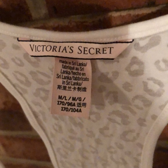 NWOT Vintage Victoria’s Secret workout tank. Wear over your favorite sports bra - Picture 3 of 6